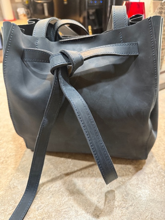 The Unbranded Brand Handbags - Semen Classic Navy Leather Drawstring Tote - Unbranded
